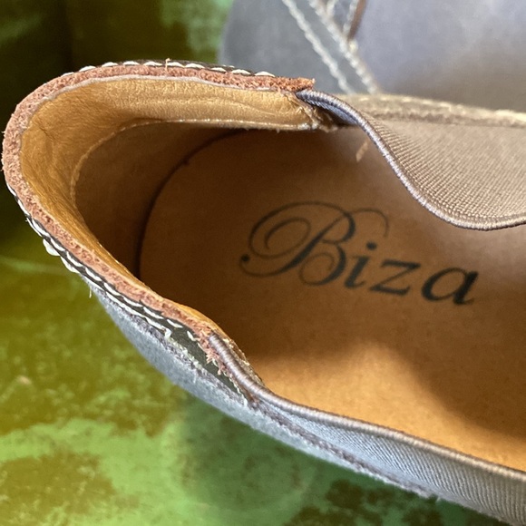 BIZA Carson Distressed Charcoal Graphite Leather Ankle booties, Women’s 39. - Picture 9 of 16